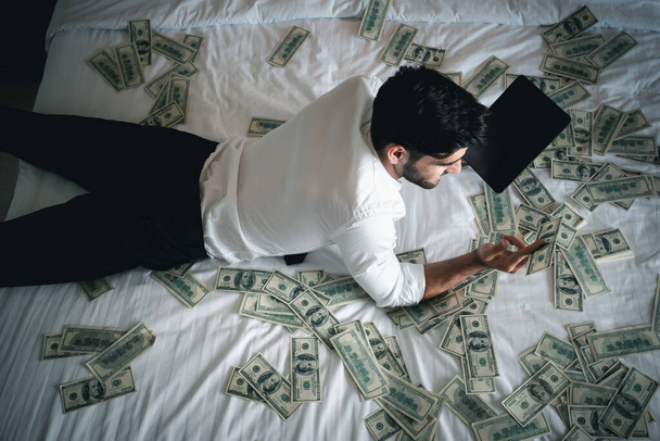 Handsome young bearded businessman with cash  - Foto, afbeelding