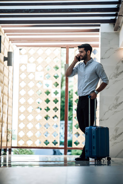 Handsome young bearded businessman with mobile phone - Foto, Imagem
