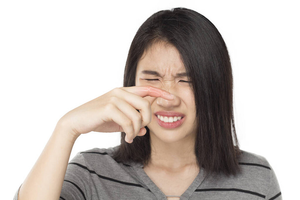 młoda azjatycka kobieta czuje ból kości palca - Zdjęcie, obraz