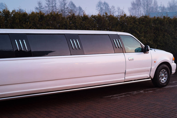 Hummer longue limousine pour le transport VIP - Photo, image