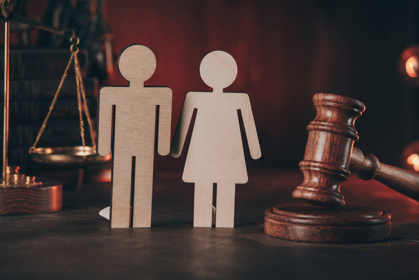 Wooden figures of people and gavel on a table close-up. Family law concept - Photo, Image