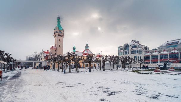 Sopot ville couverte de neige en hiver - Photo, image