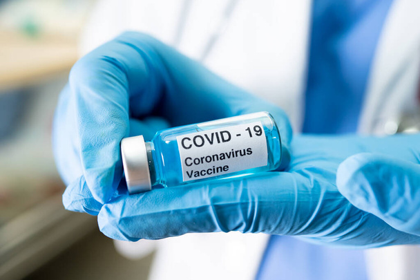 Covid-19 coronavírus desenvolvimento de vacinas médicas para uso médico para tratar pacientes com doenças no hospital. - Foto, Imagem