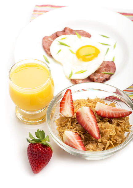 Café da manhã com bacon, ovo frito e suco de laranja
 - Foto, Imagem