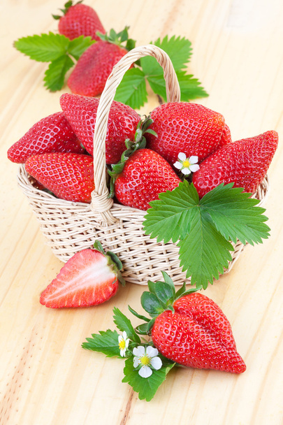 fraise dans un panier - Photo, image