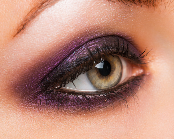 Hermoso ojo femenino con maquillaje glamoroso
 - Foto, imagen