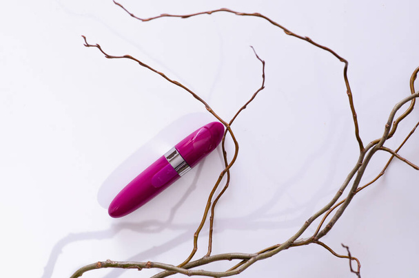 vibraattori klitoriksen stimulaatioon ja nautintoon, mini-huulipunan värähtelijä - Valokuva, kuva