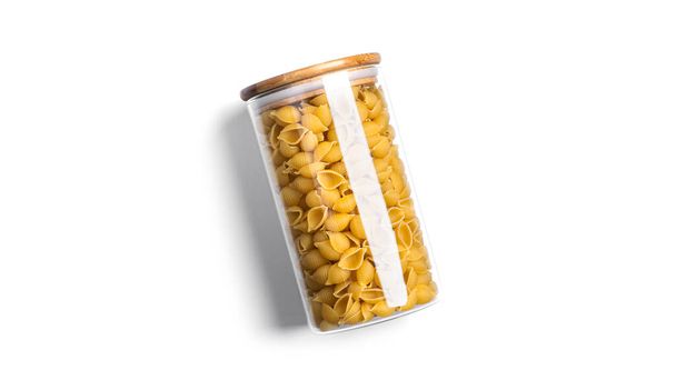 Conchiglie rigate pasta lasipurkissa eristetty valkoisella pohjalla. Laadukas kuva - Valokuva, kuva