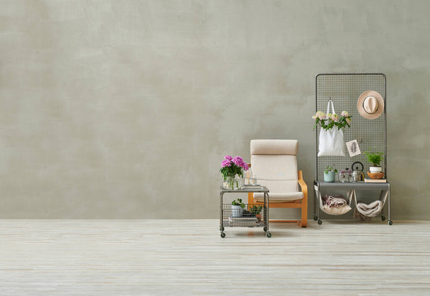 Γκρι πέτρινο τοίχο παρκέ στυλ δωματίου, μεταλλικό ράφι, λεπτομέρεια λουλουδιών στην καρέκλα τσάντα. - Φωτογραφία, εικόνα