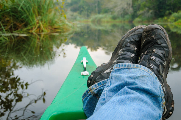 Rilassarsi in canoa o in kayak in una zona umida tropicale. KwaZulu Natal, Sud Africa - Foto, immagini