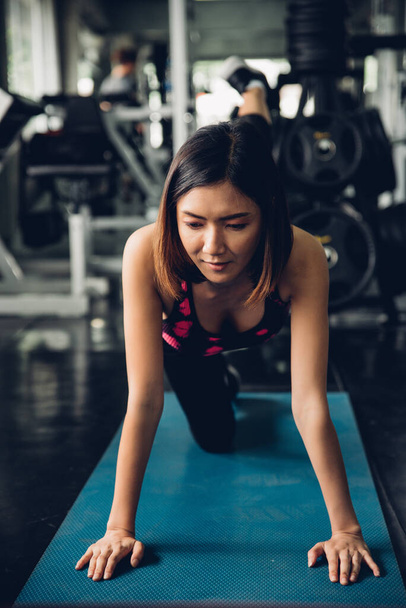 Attractive young sports asian woman in gym. - Photo, image