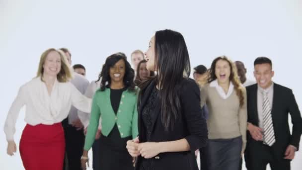 boldog üzletemberek állnak össze - Felvétel, videó