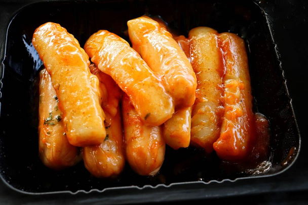 チリソース入りのお餅｜韓国料理 - 写真・画像