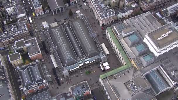 Aerial view above the London city old historic houses - Záběry, video