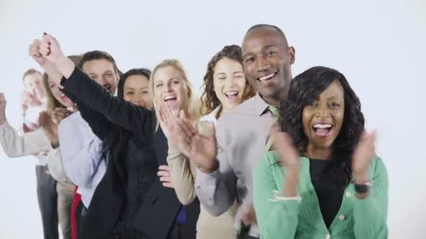Gente de negocios multiétnicos de pie juntos
 - Metraje, vídeo