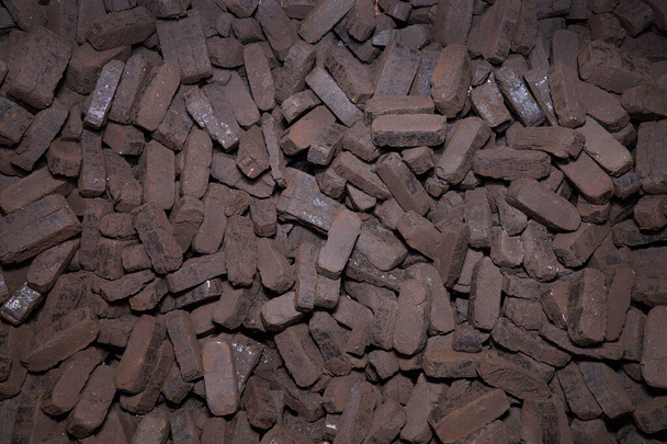 Pico de briquetes de turfa, combustíveis alternativos, matérias-primas
  - Foto, Imagem