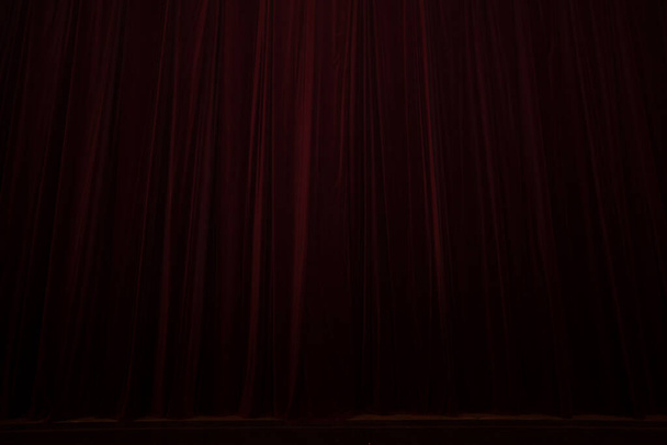 Cortina vermelha no fundo do teatro - Foto, Imagem