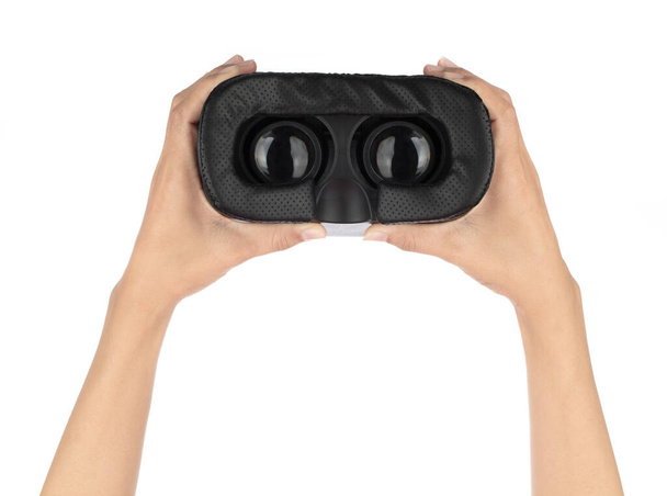 Mano que sostiene la cámara realista VR aislada en el fondo blanco. - Foto, Imagen
