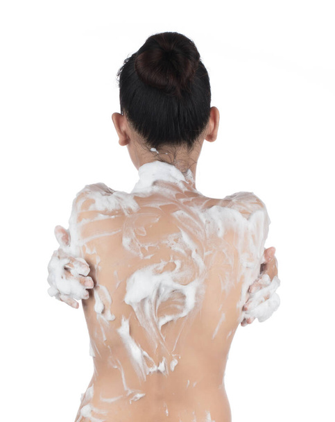 женщины принимают душ изолированы на белом фоне. - Фото, изображение