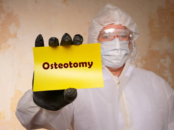 Zdravotnictví koncept znamená Osteotomie s nápisem na stránce - Fotografie, Obrázek