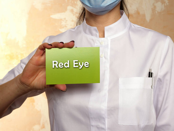 Концепція охорони здоров'я означає Червоне око з написом на сторінці - Фото, зображення
