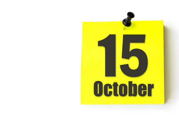15 de Outubro. Dia 15 do mês, data do calendário. Folha amarela do calendário. Mês de outono, conceito de dia do ano - Foto, Imagem