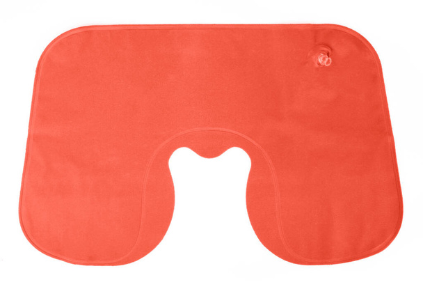 Оранжевая шейная подушка изолирована на белом фоне - Фото, изображение