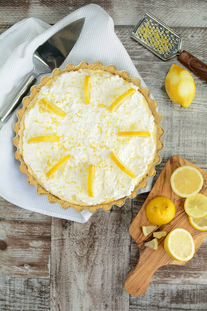 Sabroso pastel de limón keto en el fondo, de cerca - Foto, Imagen