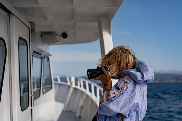 young woman professional photographer with camera - Valokuva, kuva