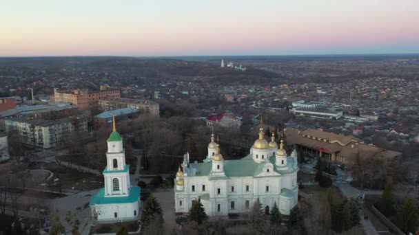 Evropa, Poltava, Ukrajina - březen 2021: Letecký pohled na město. Památky na město shora.  - Záběry, video