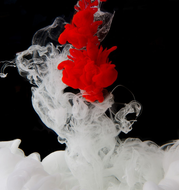 Red and white ink in water - Фото, изображение