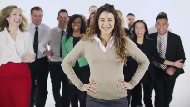 Happy επιχειρηματίες στέκονται μαζί - Πλάνα, βίντεο
