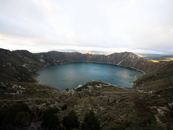 Панорама кратера кальдера озера Кілотоа кільце хребта в Pujili Cotopaxi Ecuador andes South America - Фото, зображення