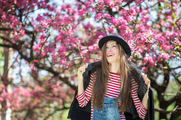Beautiful hipster girl in spring park - Photo, Image