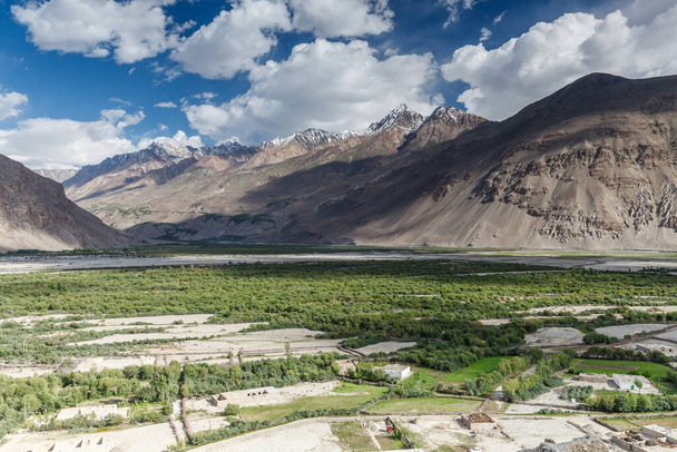 タジキスタンのランガー村の美しい環境 - 写真・画像