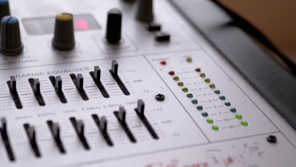 Profesionální mixér s digitálním audio systémem, tlačítka, Sliders Sound Production - Záběry, video