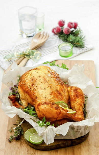 baked chicken with herbs - Foto, Imagen