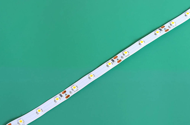 Tiras LED endereçáveis para iluminação econômica de instalações - Foto, Imagem