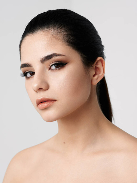 brunette face makeup naked shoulders clear skin model - Фото, изображение
