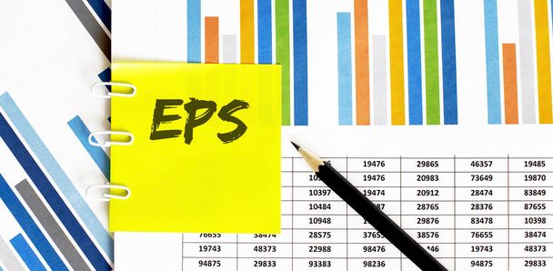 Sárga matrica szöveges EPS grafikonon ceruzával. Használható üzleti és pénzügyi koncepcióként. - Fotó, kép