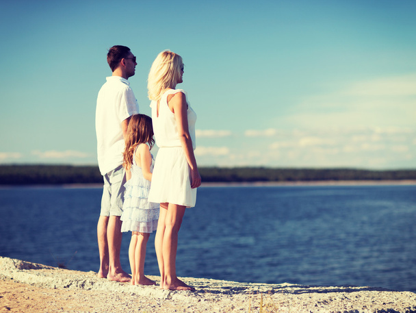 Happy family at the seaside - Foto, Imagen
