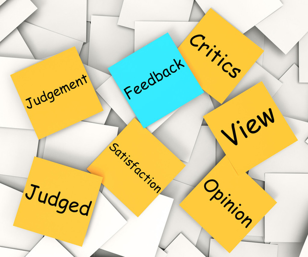 feedback post-it note betekent evaluatie en commentaar - Foto, afbeelding