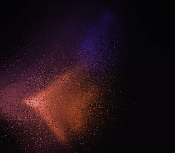 Φουτουριστικό αφηρημένο πολύχρωμο φόντο, με διαφανείς σταγόνες νερού - Φωτογραφία, εικόνα