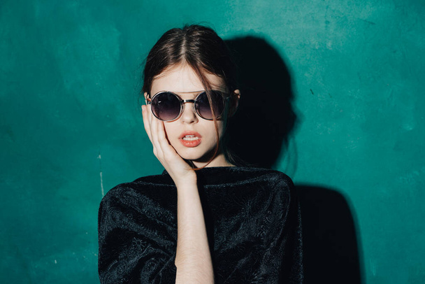 pretty woman wearing sunglasses luxury studio style model - Φωτογραφία, εικόνα