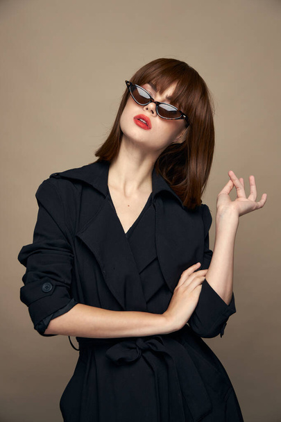 Charming brunette leaned over to the side dark glasses  - Zdjęcie, obraz