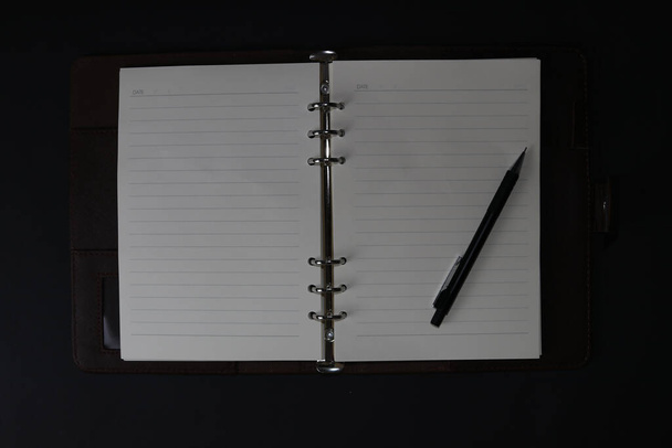 Caderno-diário isolado sobre fundo preto - Foto, Imagem