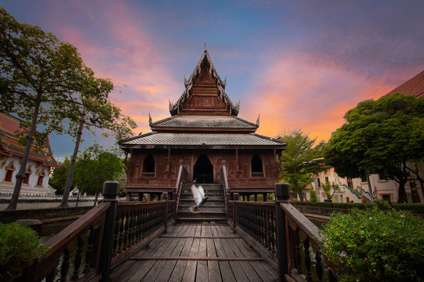 ,Hor Trai-Wat Thung Si Muang, Biblioteka Buddyjska lub Wat Thung Si Muang, Ubon Ratchathani, Tajlandia - Zdjęcie, obraz
