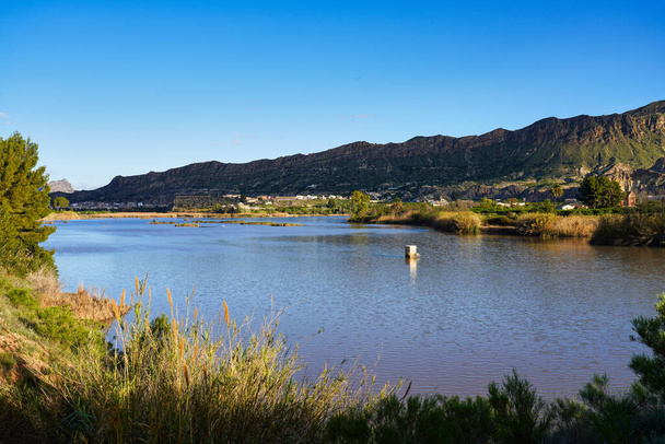 Az Ojos víztározó, más néven Azud de Ojos Blanco, Murcia régióban. Spanyolországba. Segura folyó. Ricote Valley-ben. Az Alto de Bayna nézőteréről nézve - Fotó, kép