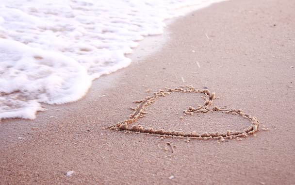 heart in the sand on the seashore  - 写真・画像