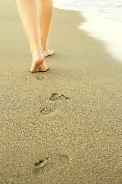 Girl leaves footprints in the sand - Фото, зображення